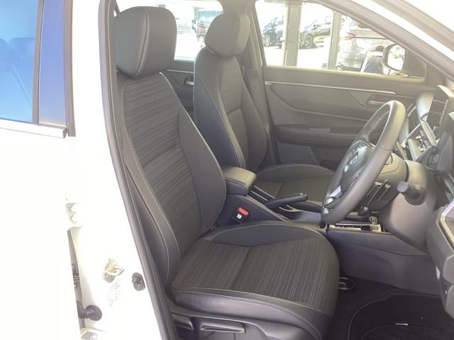 �t�����g�͍L�X�Z�p���[�g�V�[�g�A�^�]�Ȃ́A�����𒲐��ł���n�C�g�A�W���X�^�[�t���ł��B