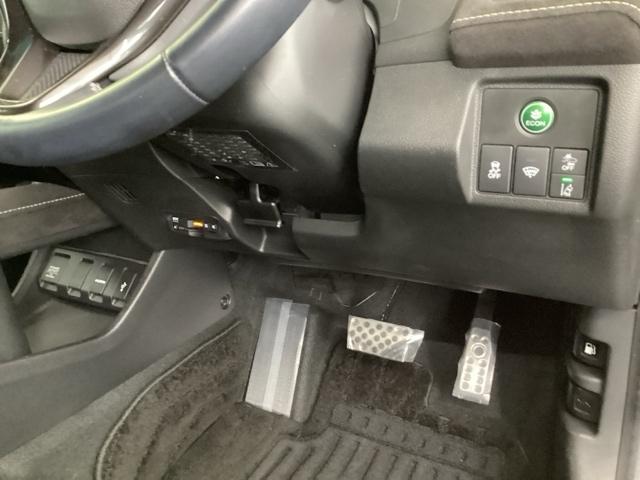 �����ɍ����ŕ֗��Ȃd�s�b������A�R����悭����d�b�n�m�A�������h���u�r�`�Ȃǂ̃X�C�b�`�́A�^�]�Ȃ̉E���A��̓͂��₷���ʒu�ɂ���܂��B