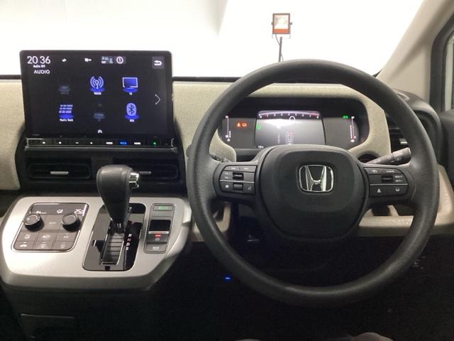 ��ɂȂ��ފ��o�̃X�e�A�����O�ł��B�����S�n�A�f�U�C�����A���쐫�ɂ���������A�C�e���ł��B