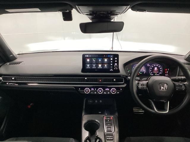 �t�����g�K���X���傫���A���C�h�Ȏ��E�ŉ^�]�����₷���Ȃ�悤�ɐݒ肳��Ă��܂��B