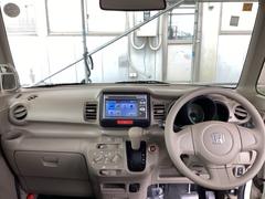 フロントガラスが大きく、ワイドな視界で運転もしやすくなるように、設計されています。 3