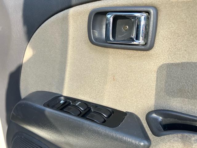 ミラジーノ ジーノ　メモリアルエディション　キーレスエントリー／ミュージックプレイヤー接続／ＤＶＤ再生／ナビ／オートマ／車検整備付き（8枚目）