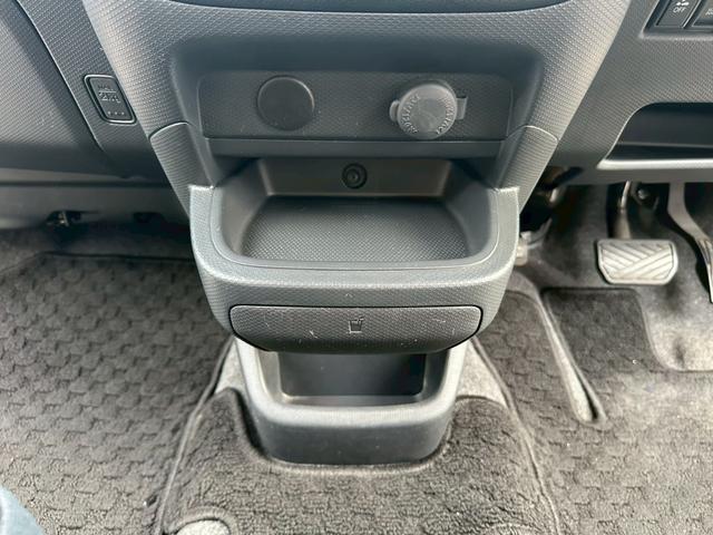 ソリオ Ｓ－ＤＪＥ　・両側電動パワースライドドア・衝突軽減ブレーキ・フルセグナビ・バックカメラ・ＥＴＣ・スペアキー有・新品タイヤ・新品バッテリー・プッシュスタート・フォグランプ・オートエアコン・オートライト（41枚目）