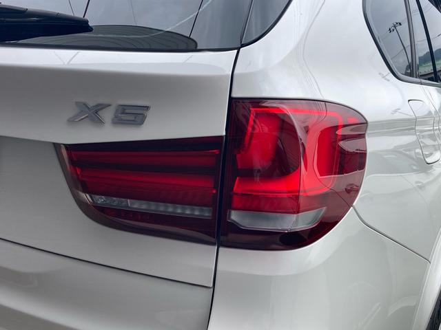 Ｘ５ ｘＤｒｉｖｅ　３５ｉ　Ｍスポーツ　／サンルーフ／黒革メモリーパワーシート／純正ＨＤＤナビ／フルセグ／バックカメラ／２１ｉｎｃｈアルミホイール／シートヒーター／電動リアゲート／ＨＩＤライト／スマートキー／パドルシフト（50枚目）