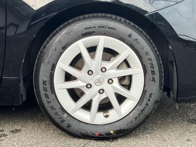 プリウスアルファ Ｓ　チューン　ブラック　５人乗り　純正ＨＤＤナビ　フルセグＴＶ　バックカメラ　ＥＴＣ車載器　前後ドラレコ　革調シートカバー　純正１６ＡＷ　タイヤ新品　オートクルーズ　オートエアコン　オートライト　ＢＬＵＥＴＯＯＴＨ（7枚目）