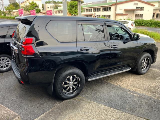 ランドクルーザープラド ＴＸ　／５人乗り／４ＷＤ／ガソリン車／サンルーフ／トヨタセーフティセンス／１オーナー／ＳＤナビ／フルセグ／Ｂｌｕｅｔｏｏｔｈ／自動ハイビーム／社外１７ＡＷ／ＬＥＤ／タイヤＧＥＯ新品／バッテリー新品（4枚目）