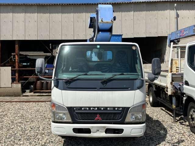 高所作業車 最大積載荷重200kgor2名 マニュアル5速ミッション 排気4900ディーゼル 型式FE73DB エアバッグ ABS エアコン パワーウインドウ(12枚目)