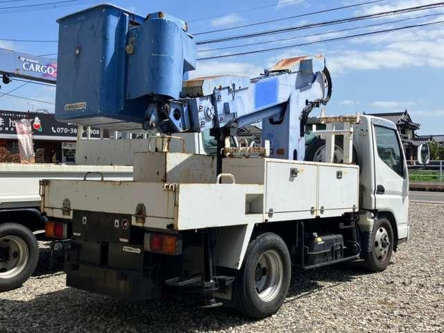 高所作業車 最大積載荷重200kgor2名 マニュアル5速ミッション 排気4900ディーゼル 型式FE73DB エアバッグ ABS エアコン パワーウインドウ(14枚目)