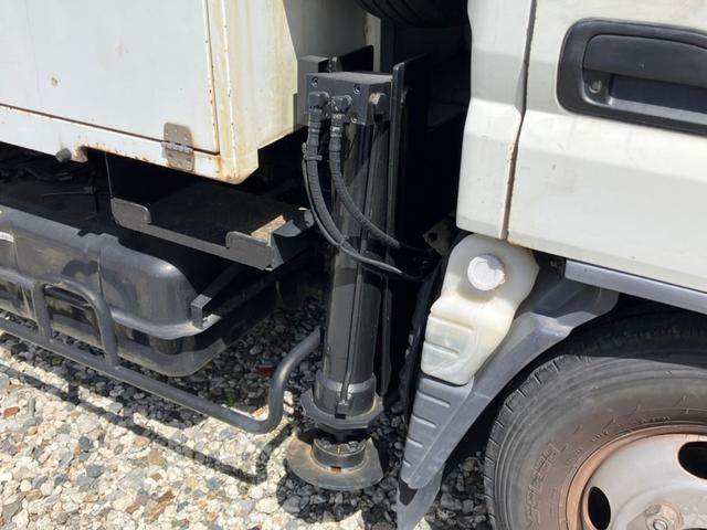 高所作業車 最大積載荷重200kgor2名 マニュアル5速ミッション 排気4900ディーゼル 型式FE73DB エアバッグ ABS エアコン パワーウインドウ(24枚目)
