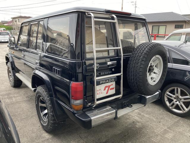 SXワイド 1ナンバー登録 サードシート有り 4WD メモリーナビ ワンセグTV アルミホイール CD パワーステアリング 背面タイヤ(14枚目)