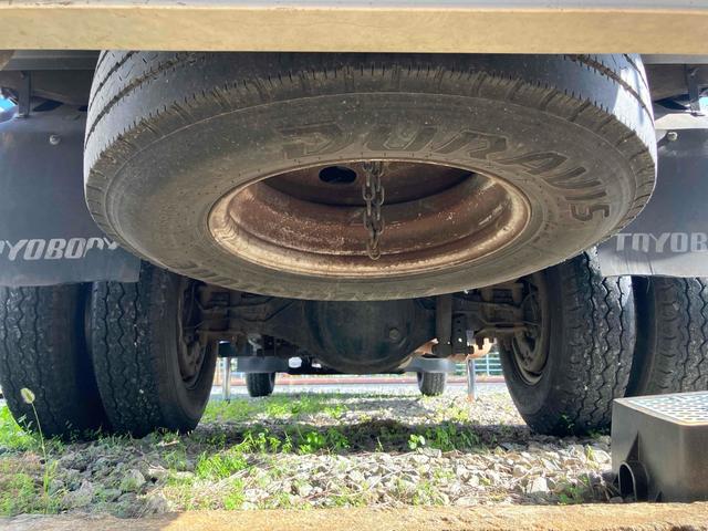 タイタントラック 　ＭＴ　後輪ダブル　ＥＴＣ　アイドリングストップ　電動格納ミラー　ＡＢＳ　エアコン　パワーステアリング　パワーウィンドウ　運転席エアバッグ（13枚目）