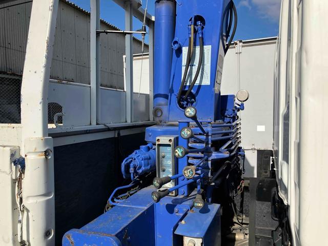 タイタントラック 　ＭＴ　後輪ダブル　ＥＴＣ　アイドリングストップ　電動格納ミラー　ＡＢＳ　エアコン　パワーステアリング　パワーウィンドウ　運転席エアバッグ（17枚目）