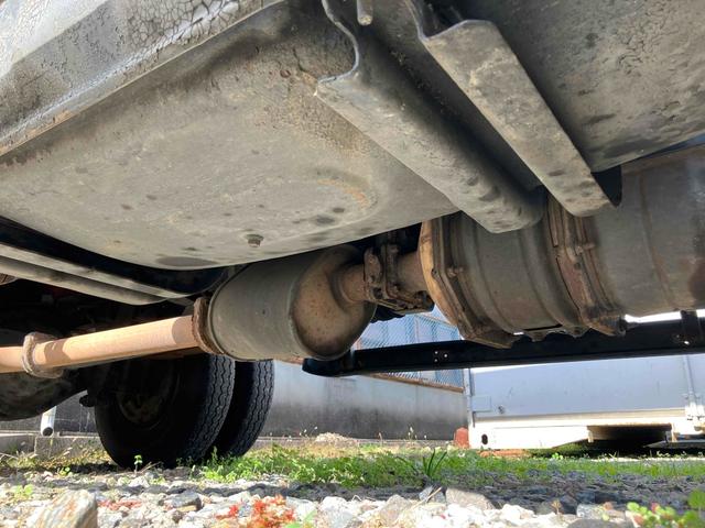 タイタントラック 　ＭＴ　後輪ダブル　ＥＴＣ　アイドリングストップ　電動格納ミラー　ＡＢＳ　エアコン　パワーステアリング　パワーウィンドウ　運転席エアバッグ（18枚目）