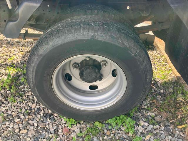 タイタントラック 　ＭＴ　後輪ダブル　ＥＴＣ　アイドリングストップ　電動格納ミラー　ＡＢＳ　エアコン　パワーステアリング　パワーウィンドウ　運転席エアバッグ（22枚目）