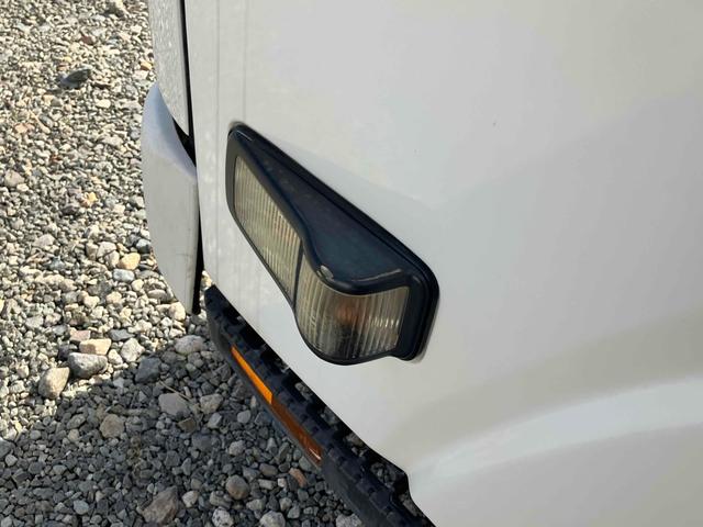 タイタントラック 　ＭＴ　後輪ダブル　ＥＴＣ　アイドリングストップ　電動格納ミラー　ＡＢＳ　エアコン　パワーステアリング　パワーウィンドウ　運転席エアバッグ（25枚目）