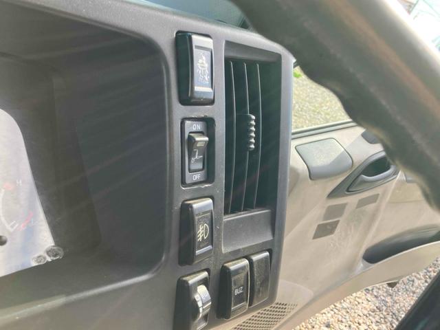 タイタントラック 　ＭＴ　後輪ダブル　ＥＴＣ　アイドリングストップ　電動格納ミラー　ＡＢＳ　エアコン　パワーステアリング　パワーウィンドウ　運転席エアバッグ（42枚目）
