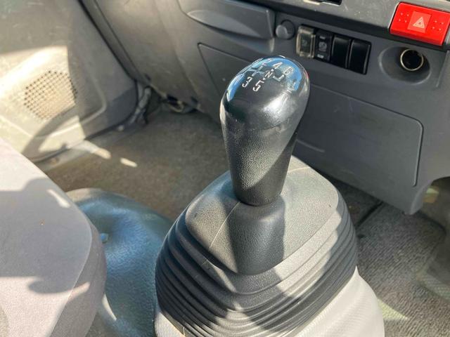 タイタントラック 　ＭＴ　後輪ダブル　ＥＴＣ　アイドリングストップ　電動格納ミラー　ＡＢＳ　エアコン　パワーステアリング　パワーウィンドウ　運転席エアバッグ（48枚目）