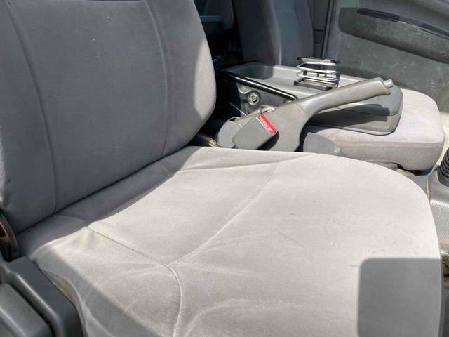 タイタントラック 　ＭＴ　後輪ダブル　ＥＴＣ　アイドリングストップ　電動格納ミラー　ＡＢＳ　エアコン　パワーステアリング　パワーウィンドウ　運転席エアバッグ（52枚目）