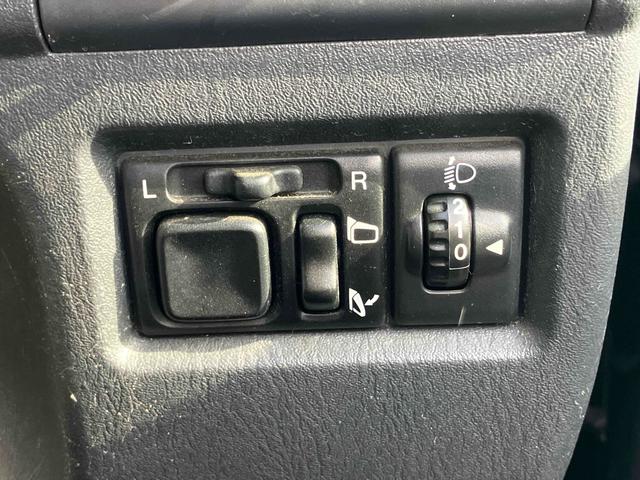 ジムニー ワイルドウインド 4WD ナビ キーレスエントリー 電動格納ミラー シートヒーター MT 盗難防止システム ABS CD DVD再生 ミュージックプレイヤー接続可 Bluetooth ルーフレール アルミホイール(9枚目)