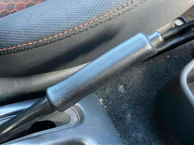 ジムニー ワイルドウインド 4WD ナビ キーレスエントリー 電動格納ミラー シートヒーター MT 盗難防止システム ABS CD DVD再生 ミュージックプレイヤー接続可 Bluetooth ルーフレール アルミホイール(40枚目)