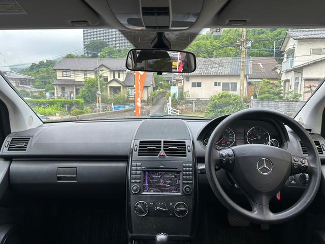 Ａ１８０　走行距離４９，０００Ｋｍ　禁煙車　純正ナビ　Ｂｌｕｅｔｏｏｔｈ対応　ＤＶＤ再生　ＥＴＣ　クルーズコントロール　キーレス　Ｗエアバッグ　ＡＢＳ(16枚目)