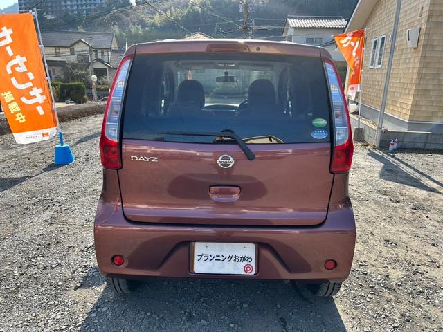 デイズ Ｊ　キーレスエントリー　電動格納ドアミラー　ベンチシート　ＣＶＴ　ＡＢＳ　運転席・助手席エアバック　ＣＤデッキ　衝突安全ボディ　エアコン　パワーステアリング　パワーウィンドウ（18枚目）
