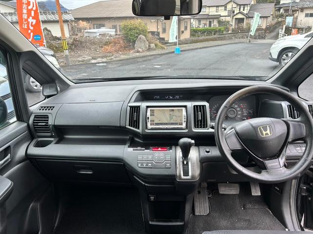 ステップワゴンスパーダ Ｓ　ナビ地デジＴＶ　バックカメラ　Ｂｌｕｅｔｏｏｔｈ　キーレスエントリー　両側電動スライドドア　オートエアコン　電動格納ドアミラー　ＨＩＤヘッドライト　アルミホイール（6枚目）