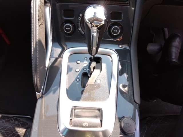 ３００８ プレミアム　後期型　禁煙車　バックカメラ　クルーズコントロール　キーレスエントリー　横滑り防止装置　サイドエアバック付　走行５６０００ｋｍ（9枚目）