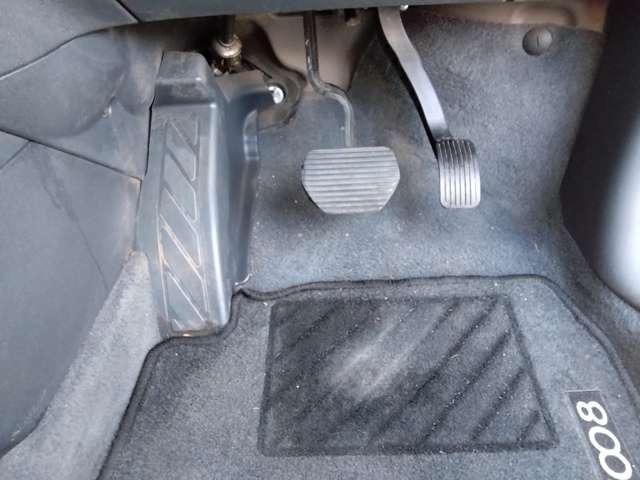 ３００８ プレミアム　後期型　禁煙車　バックカメラ　クルーズコントロール　キーレスエントリー　横滑り防止装置　サイドエアバック付　走行５６０００ｋｍ（15枚目）
