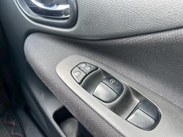セレナ ハイウェイスター　Ｖセレクション　車高調　社外アルミ　純正エアロ　ナビ地デジＴＶ　バックカメラ　後席モニター　両側電動スライドドア　ＥＴＣ　クルーズコントロール　インテリジェントキー（12枚目）