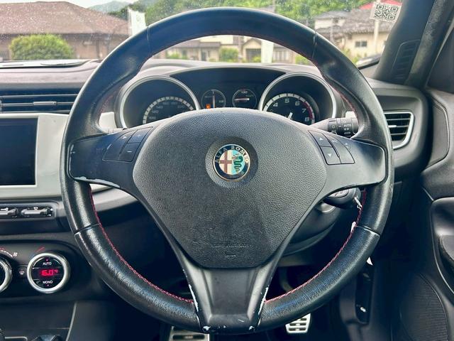 ジュリエッタ コンペティツィオーネ　ホワイトエディション　禁煙車　ＨＩＤヘッドライト　アルミホイール　本革シート　シートヒーター　パワーシート　ＥＴＣ　アイドリングストップ　横滑り防止装置（11枚目）