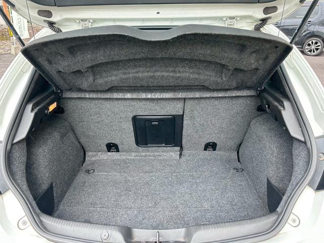 ジュリエッタ コンペティツィオーネ　ホワイトエディション　禁煙車　ＨＩＤヘッドライト　アルミホイール　本革シート　シートヒーター　パワーシート　ＥＴＣ　アイドリングストップ　横滑り防止装置（16枚目）