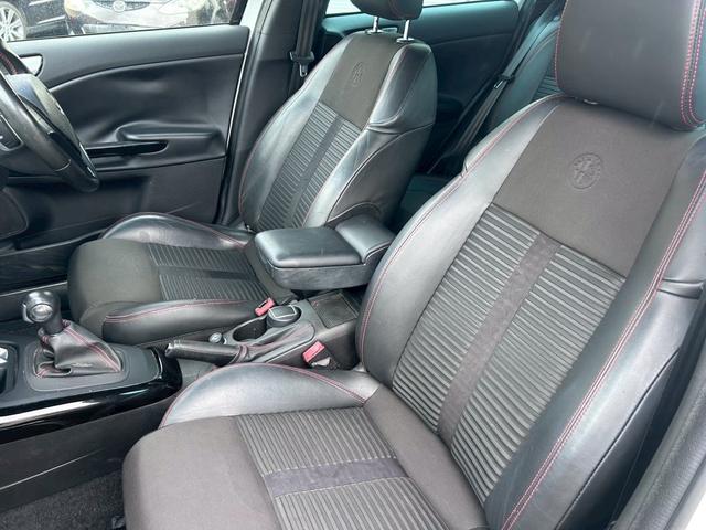 ジュリエッタ コンペティツィオーネ　ホワイトエディション　禁煙車　ＨＩＤヘッドライト　アルミホイール　本革シート　シートヒーター　パワーシート　ＥＴＣ　アイドリングストップ　横滑り防止装置（19枚目）