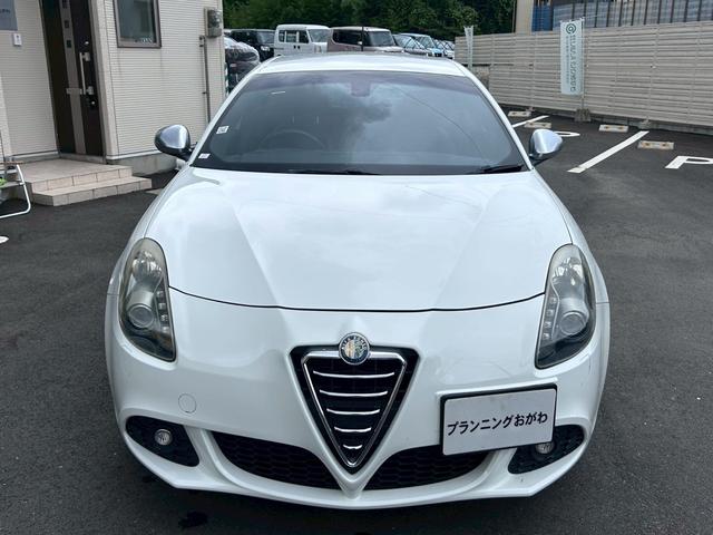 ジュリエッタ コンペティツィオーネ　ホワイトエディション　禁煙車　ＨＩＤヘッドライト　アルミホイール　本革シート　シートヒーター　パワーシート　ＥＴＣ　アイドリングストップ　横滑り防止装置（20枚目）