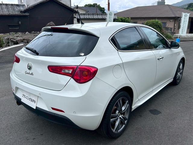 ジュリエッタ コンペティツィオーネ　ホワイトエディション　禁煙車　ＨＩＤヘッドライト　アルミホイール　本革シート　シートヒーター　パワーシート　ＥＴＣ　アイドリングストップ　横滑り防止装置（23枚目）