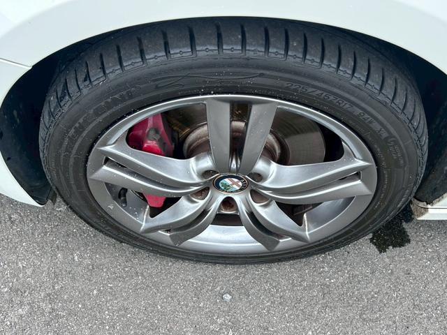 ジュリエッタ コンペティツィオーネ　ホワイトエディション　禁煙車　ＨＩＤヘッドライト　アルミホイール　本革シート　シートヒーター　パワーシート　ＥＴＣ　アイドリングストップ　横滑り防止装置（29枚目）