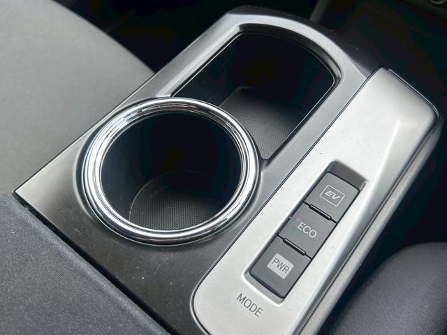 プリウスアルファ Ｓ　７人乗り　禁煙車　車検令和９年１月　ナビ地デジＴＶ　バックカメラ　ＥＴＣ　スマートキー　プッシュスターター　オートエアコン　電動格納ドアミラー　社外アルミホイール（11枚目）