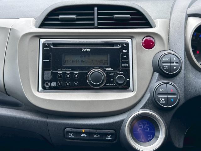 フィットハイブリッド ベースグレード　走行７３６１７ｋｍ　車検２年付　クルーズコントロール　ＥＴＣ　キーレスエントリー　ＣＤデッキ　オートエアコン　ＡＢＳ　運転席助手席エアバック（7枚目）