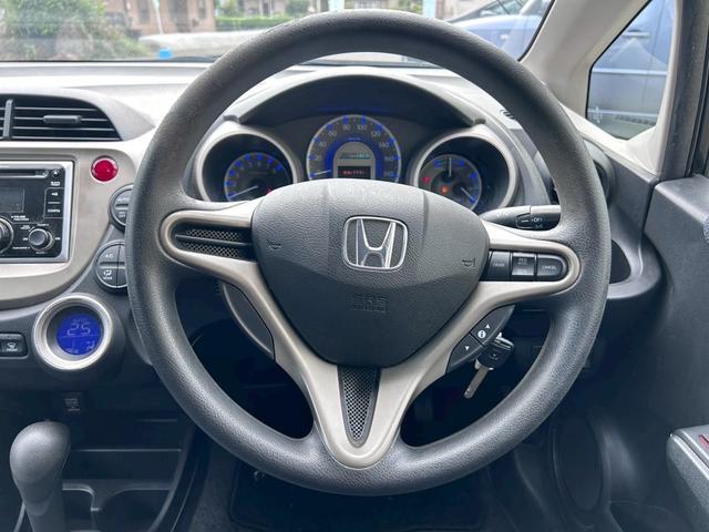 フィットハイブリッド ベースグレード　走行７３６１７ｋｍ　車検２年付　クルーズコントロール　ＥＴＣ　キーレスエントリー　ＣＤデッキ　オートエアコン　ＡＢＳ　運転席助手席エアバック（8枚目）