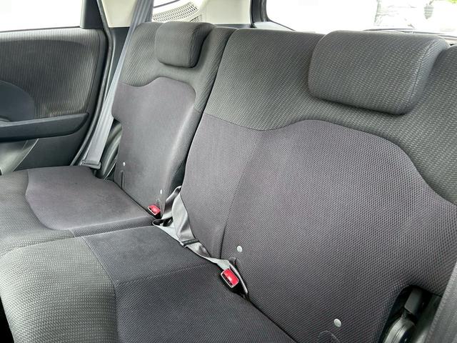 フィットハイブリッド ベースグレード　走行７３６１７ｋｍ　車検２年付　クルーズコントロール　ＥＴＣ　キーレスエントリー　ＣＤデッキ　オートエアコン　ＡＢＳ　運転席助手席エアバック（16枚目）