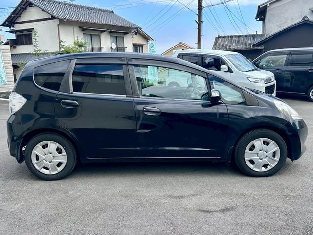 フィットハイブリッド ベースグレード　走行７３６１７ｋｍ　車検２年付　クルーズコントロール　ＥＴＣ　キーレスエントリー　ＣＤデッキ　オートエアコン　ＡＢＳ　運転席助手席エアバック（20枚目）