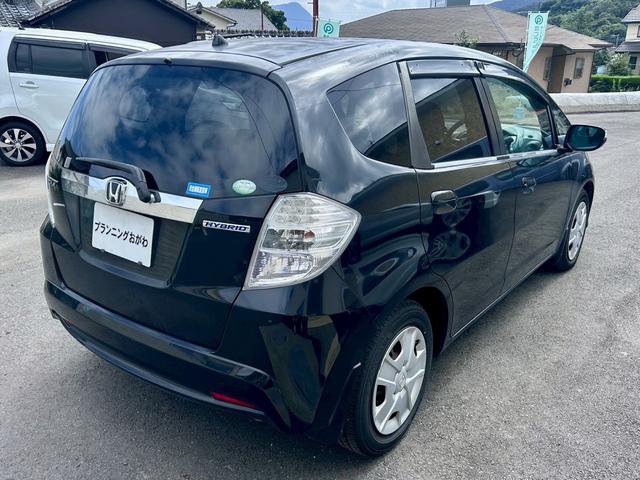 フィットハイブリッド ベースグレード　走行７３６１７ｋｍ　車検２年付　クルーズコントロール　ＥＴＣ　キーレスエントリー　ＣＤデッキ　オートエアコン　ＡＢＳ　運転席助手席エアバック（21枚目）