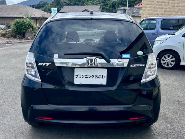 フィットハイブリッド ベースグレード　走行７３６１７ｋｍ　車検２年付　クルーズコントロール　ＥＴＣ　キーレスエントリー　ＣＤデッキ　オートエアコン　ＡＢＳ　運転席助手席エアバック（22枚目）