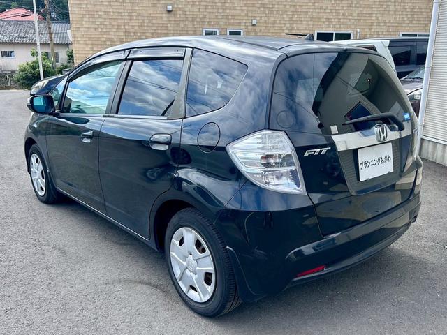 フィットハイブリッド ベースグレード　走行７３６１７ｋｍ　車検２年付　クルーズコントロール　ＥＴＣ　キーレスエントリー　ＣＤデッキ　オートエアコン　ＡＢＳ　運転席助手席エアバック（23枚目）