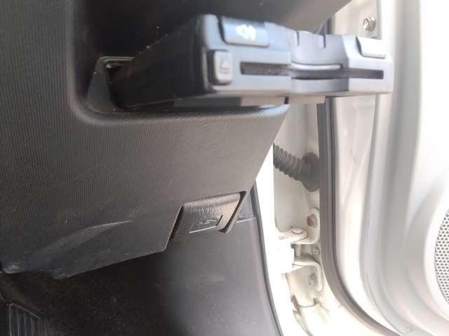 アクア Ｓ　車検２年付　タイヤ４本新品　令和６年８月ＨＶバッテリー交換済　ナビ地デジＴＶ　バックカメラ　ＥＴＣ　ドライブレコーダー　スマートキー　プッシュスターター　シートヒーター（10枚目）