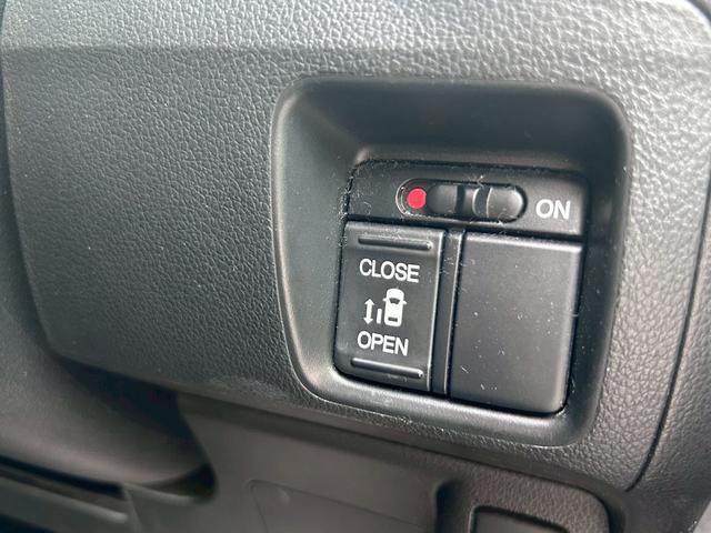 Ｎ－ＢＯＸカスタム Ｇ　４ＷＤ　車検２年付　禁煙車　片側電動スライドドア　スマートキー　ＥＴＣ　プッシュスターター　電動格納ドアミラー　ベンチシート　ＨＩＤヘッドライト　純正エアロ　純正アルミホイール（11枚目）