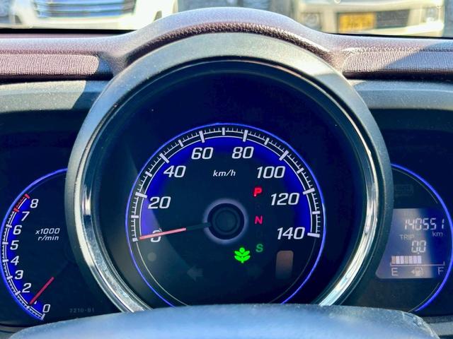 Ｎ－ＯＮＥ プレミアム　ツアラー・Ｌパッケージ　４ＷＤターボ　禁煙車　ナビ地デジＴＶ　バックカメラ　Ｂｌｕｅｔｏｏｔｈ　スマートキー　ＥＴＣ　プッシュスターター　ＨＩＤヘッドライト　純正アルミ（12枚目）