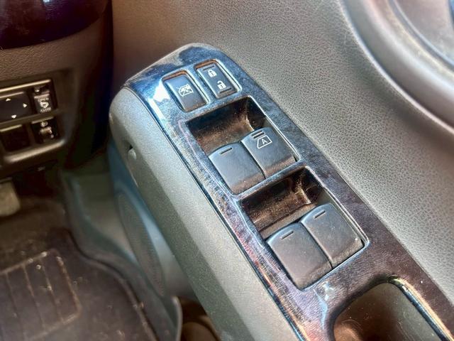 キューブ ライダー 禁煙車 走行69030km ナビ地デジTV インテリジェントキー ベンチシート 黒革調シートカバー ダウンサス 純正エアロ 純正アルミホイール(9枚目)