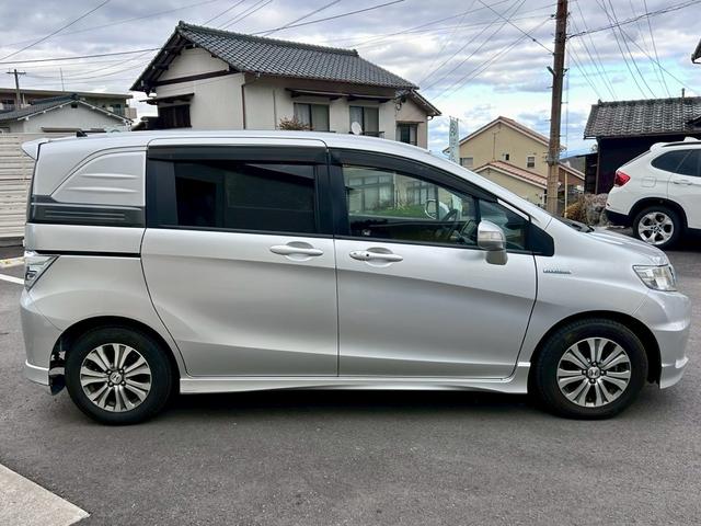 HONDA FREED SPIKE HYBRID JUST SELECTION