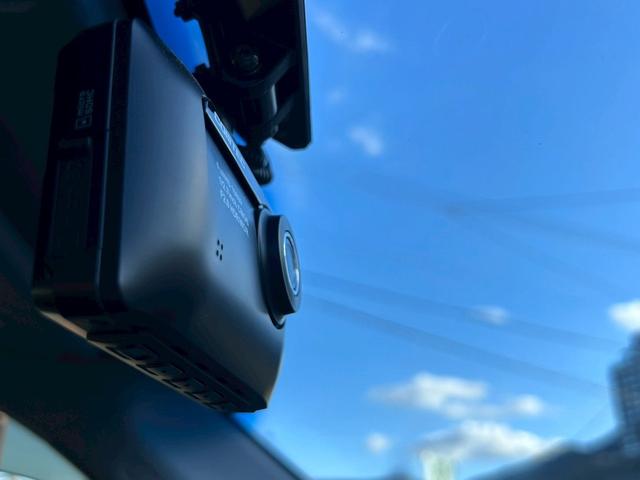 Ｎ－ＯＮＥ プレミアム・Ｌパッケージ　禁煙車　前後ドライブレコーダー　ナビ地デジＴＶ　バックカメラ　Ｂｌｕｅｔｏｏｔｈ　スマートキー　プッシュスターター　ＨＩＤヘッドライト　車検令和８年１１月（8枚目）